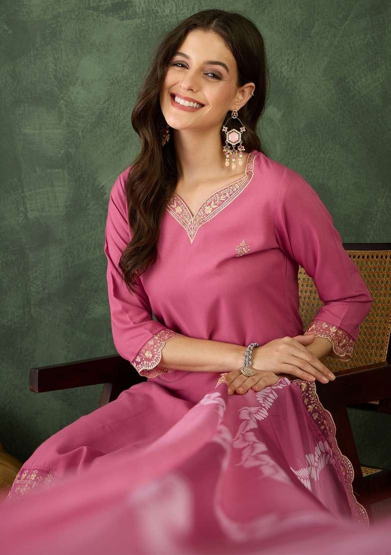 Pink Embroidery Chanderi Silk Kurta Set - Indya