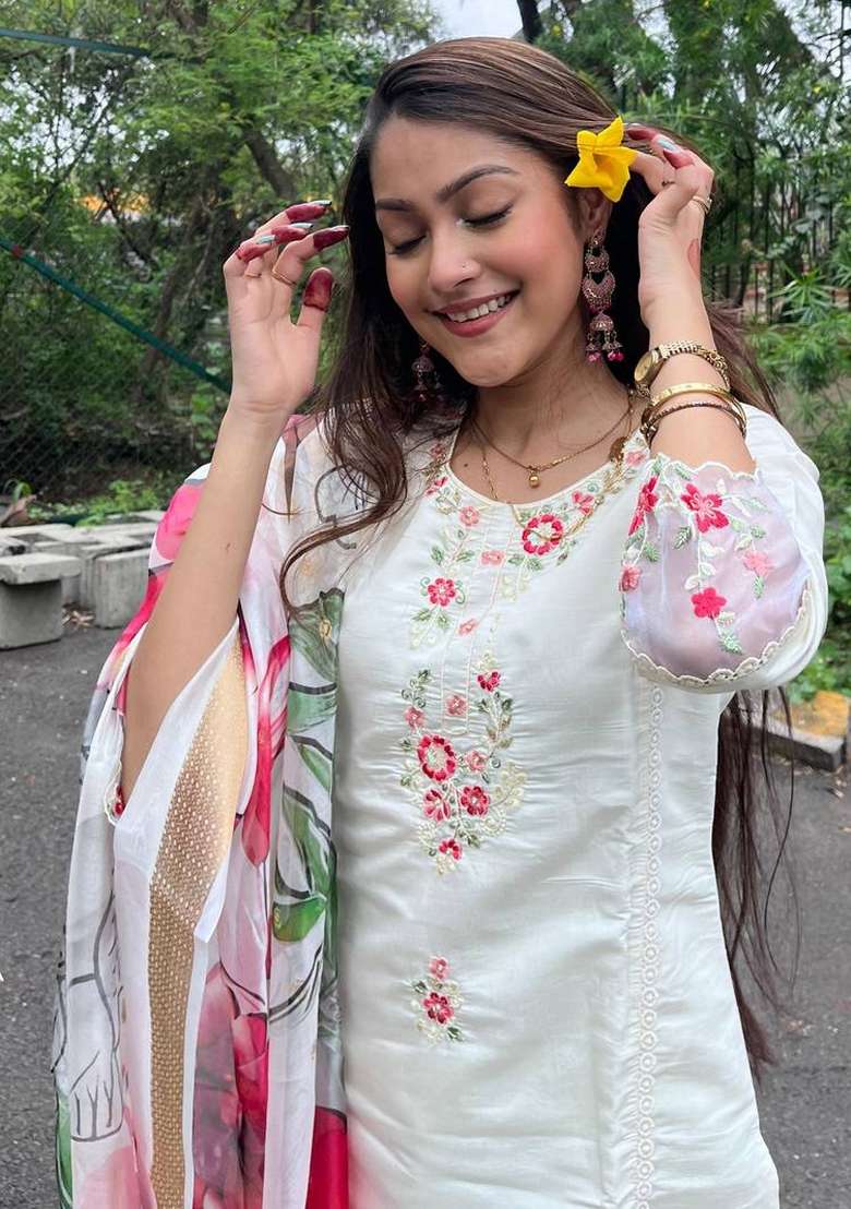 Cream Embroidery Chanderi Kurta Set - Indya