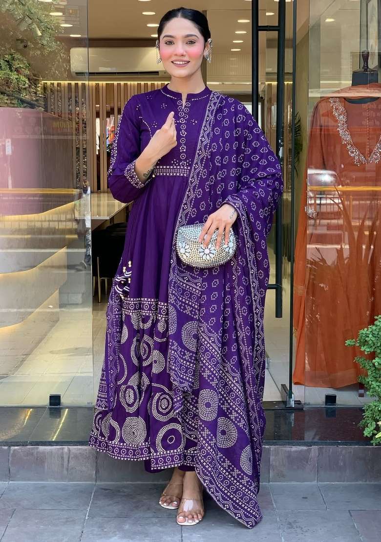 Blue Embroidery Muslin Kurta Set - Indya