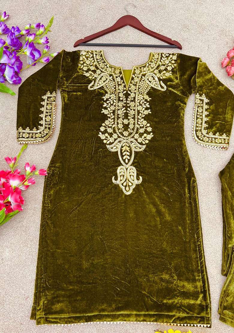 Green Embroidered Velvet Pakistani Suit Set - Indya