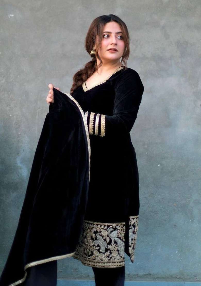 Black Embroidered Velvet Pakistani Suit Set - Indya