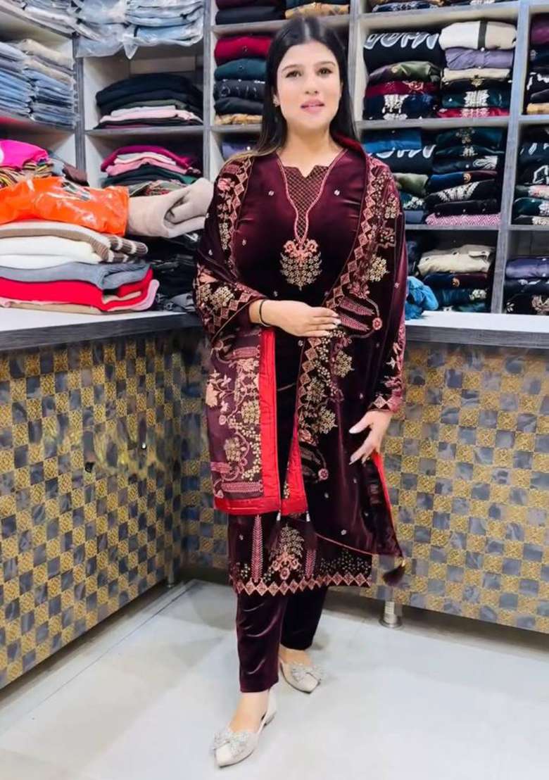 Maroon Embroidered Velvet Pakistani Suit Set - Indya
