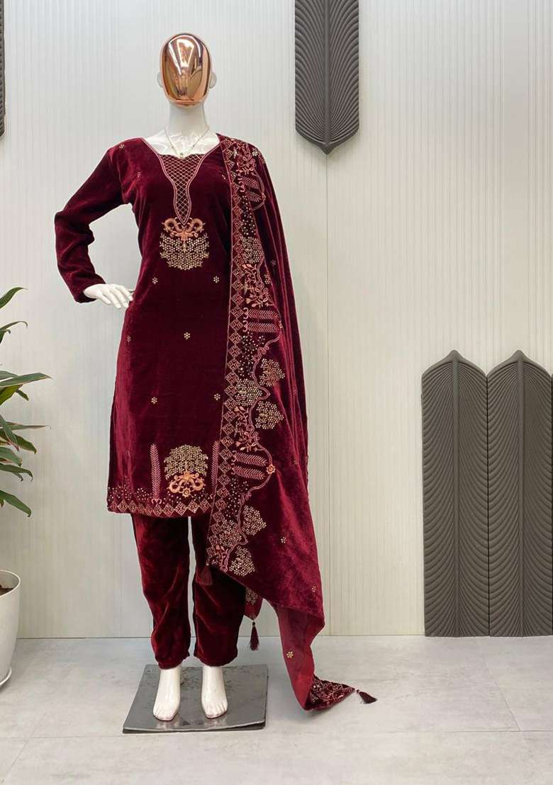 Maroon Embroidered Velvet Pakistani Suit Set - Indya