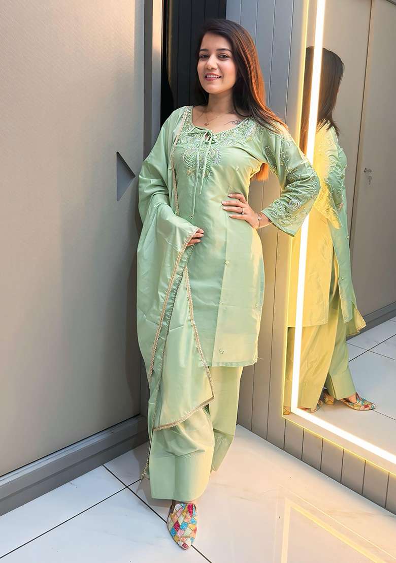 Green Chikankari Crepe Straight Kurta Set - Indya