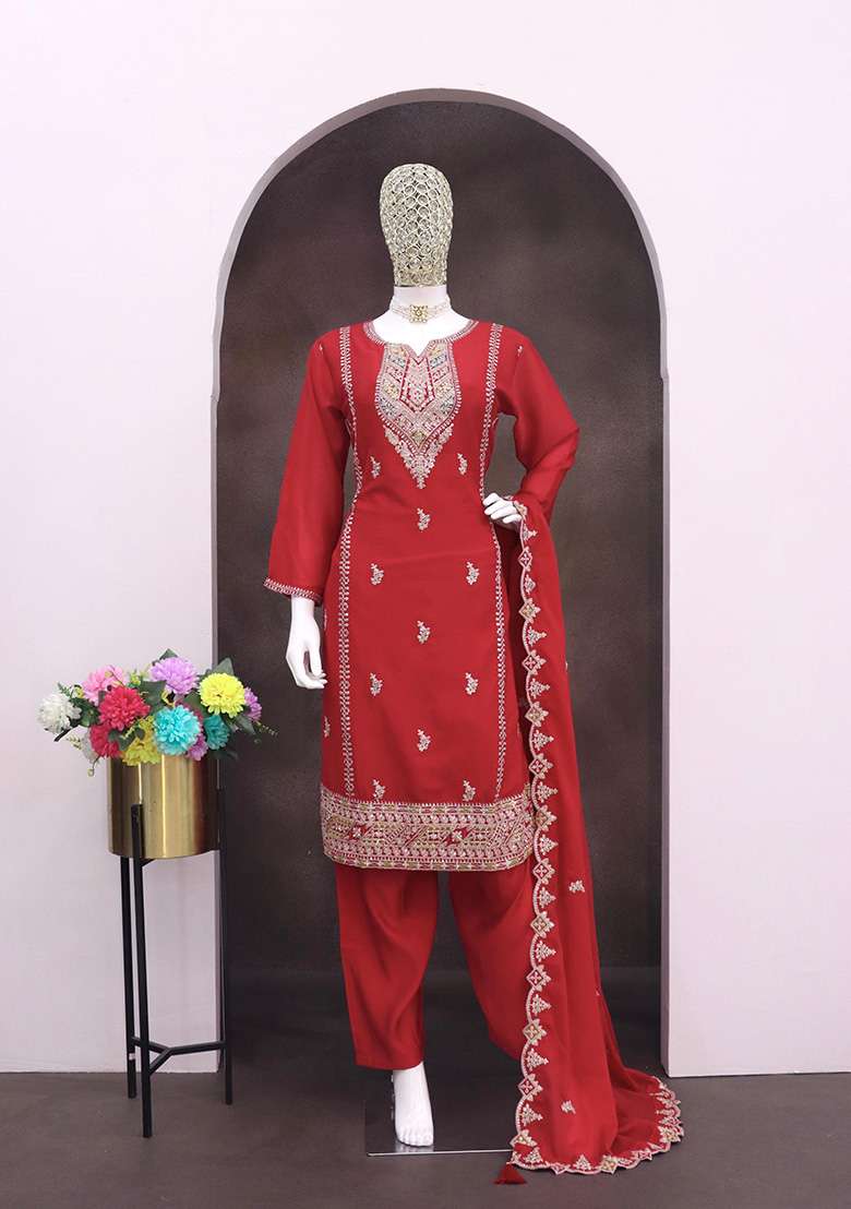 Red Embroidered Silk Blend Pakistani Suit Set - Indya