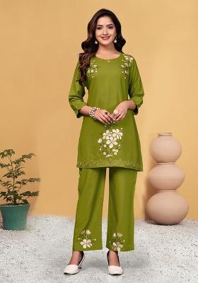 Green Embroidery Viscose Rayon Kurta Set