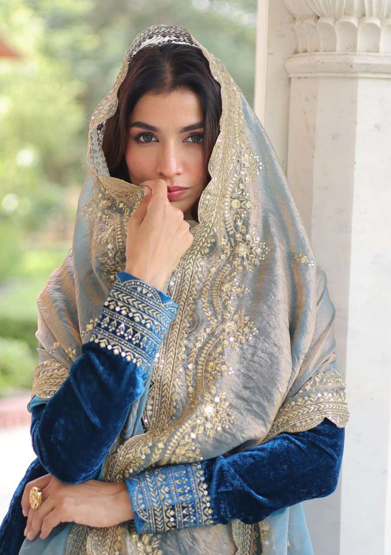 Morpeach Blue Embroidered Velvet Pakistani Suit Set - Indya