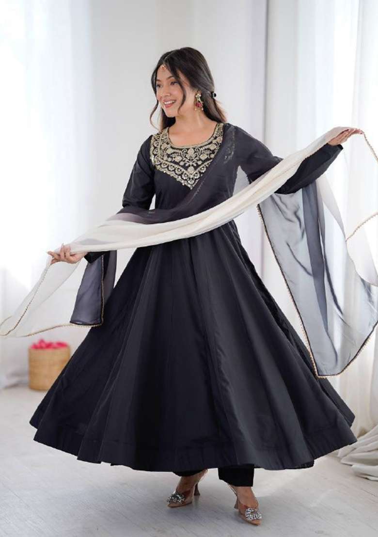 Black Motif Crepe Kurta Set - Indya
