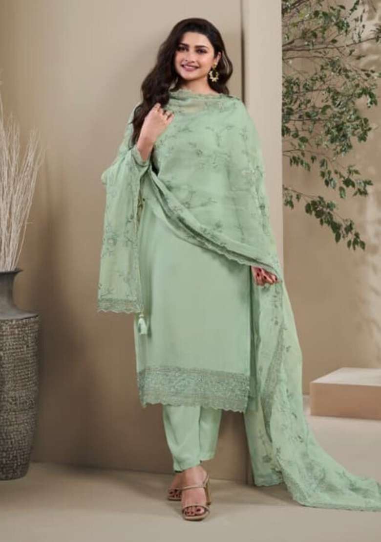 Green Embroidered Silk Blend Kurta Set - Indya