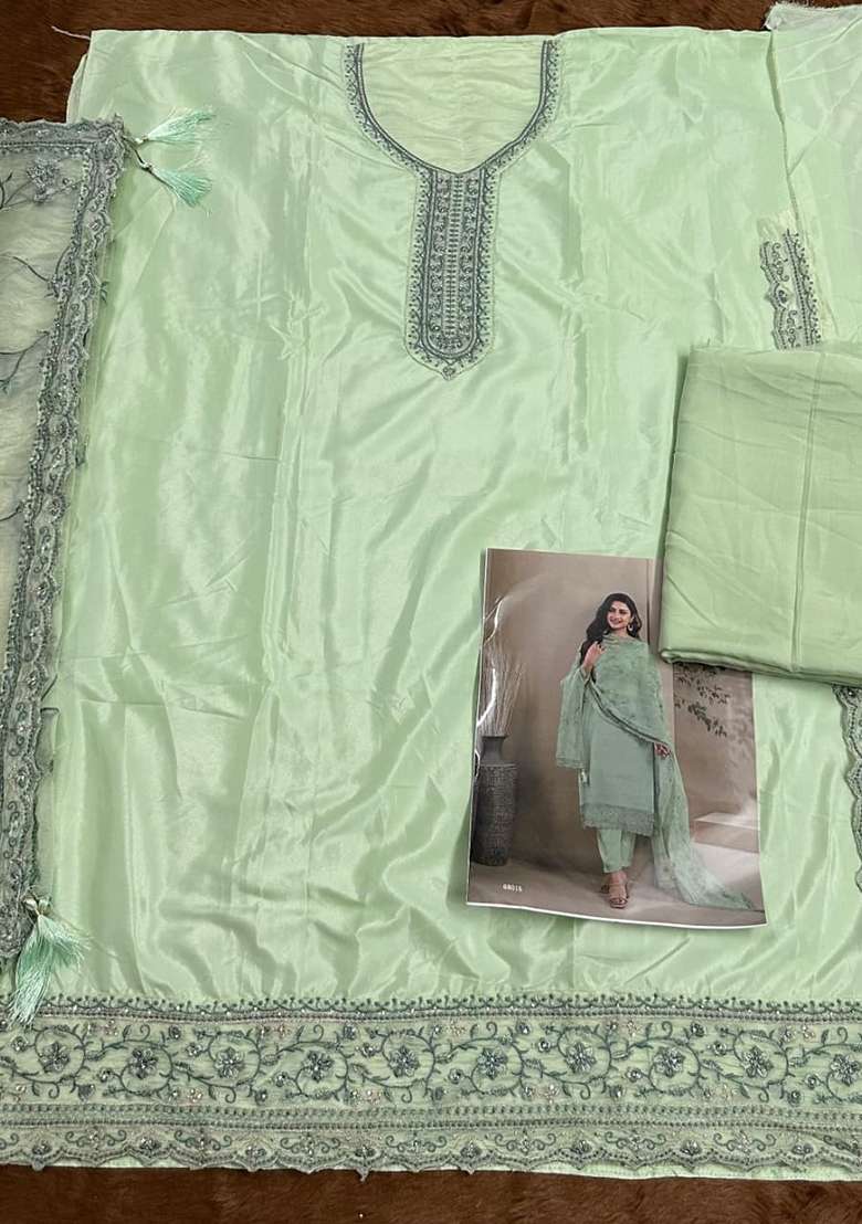 Green Embroidered Silk Blend Kurta Set - Indya