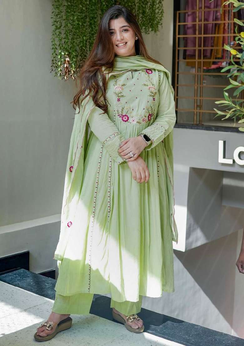 Green Embroidery Silk Blend Kurta Set - Indya