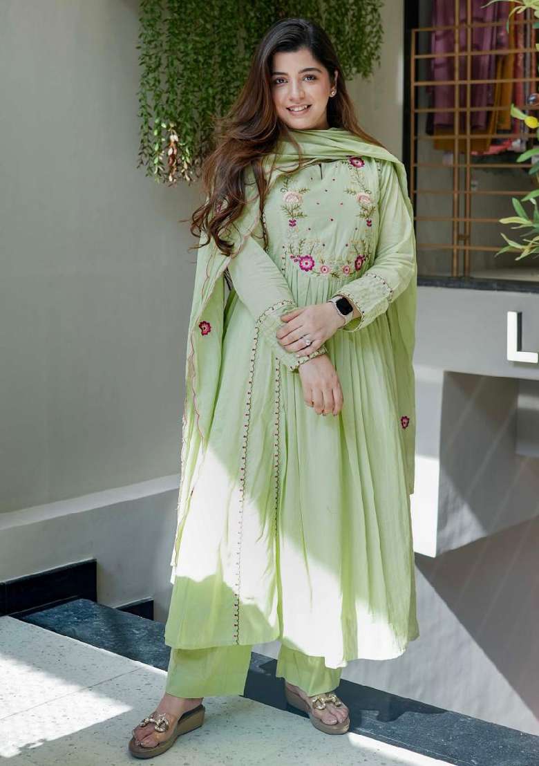 Green Embroidery Silk Blend Kurta Set - Indya