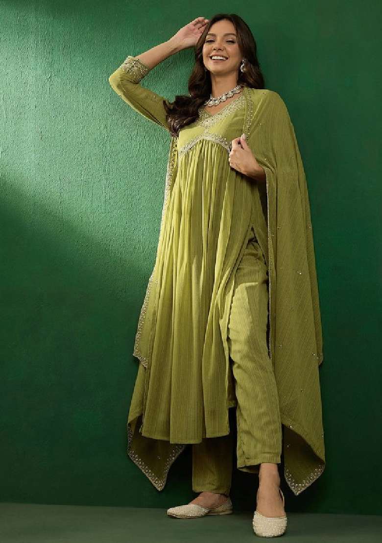 Green Embroidery Silk Blend Kurta Set - Indya