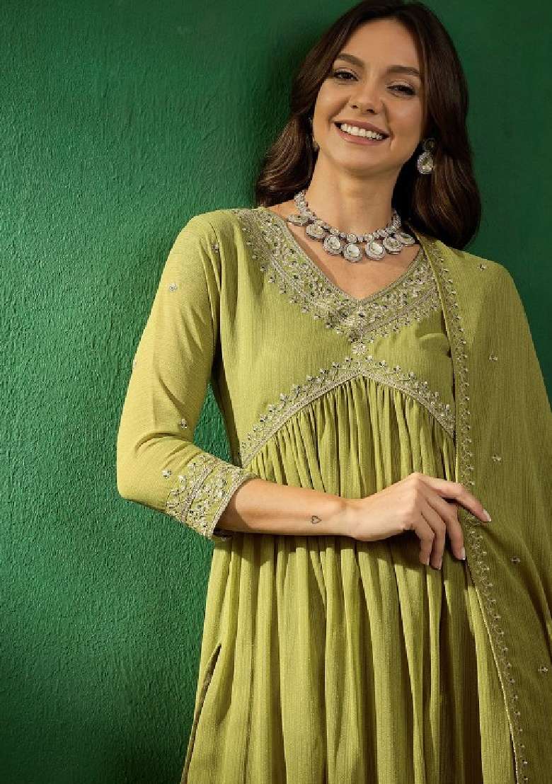 Green Embroidery Silk Blend Kurta Set - Indya