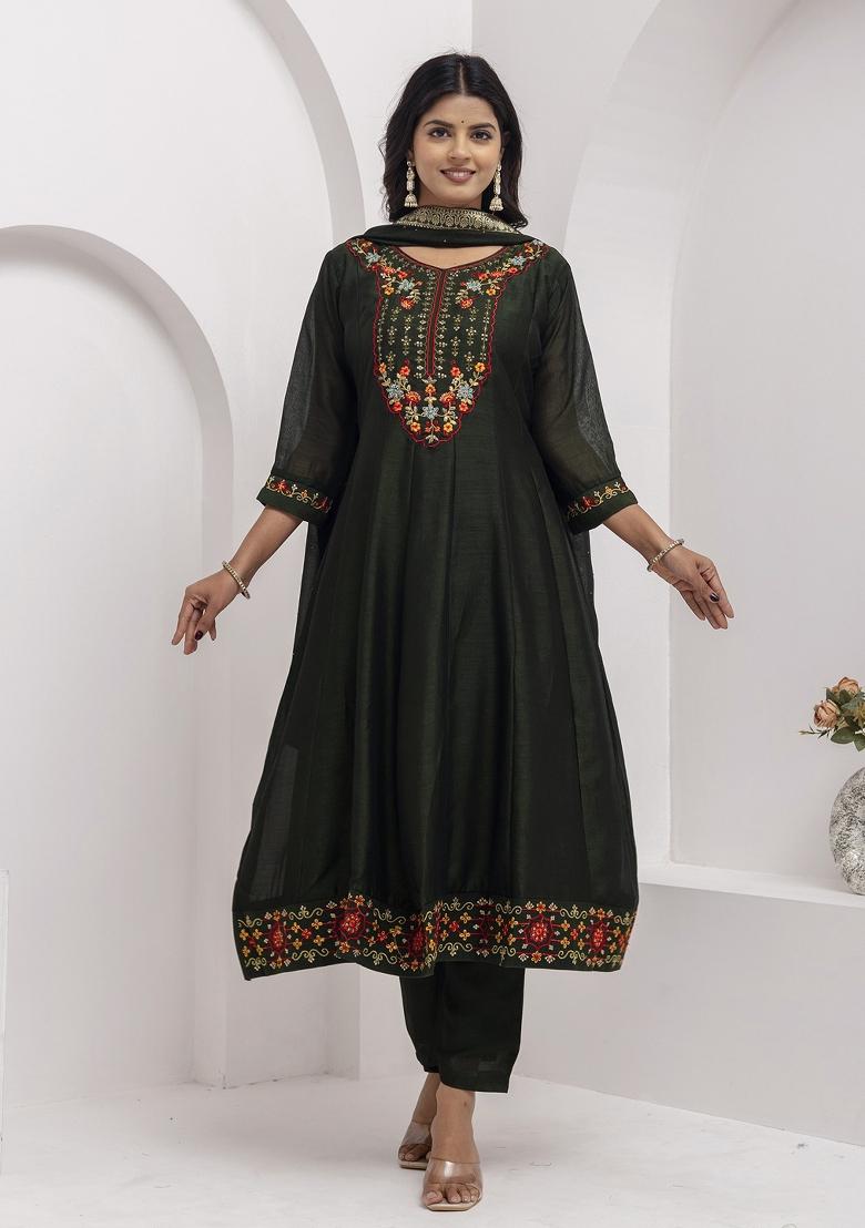 Green Motif Silk Kurta Set - Indya