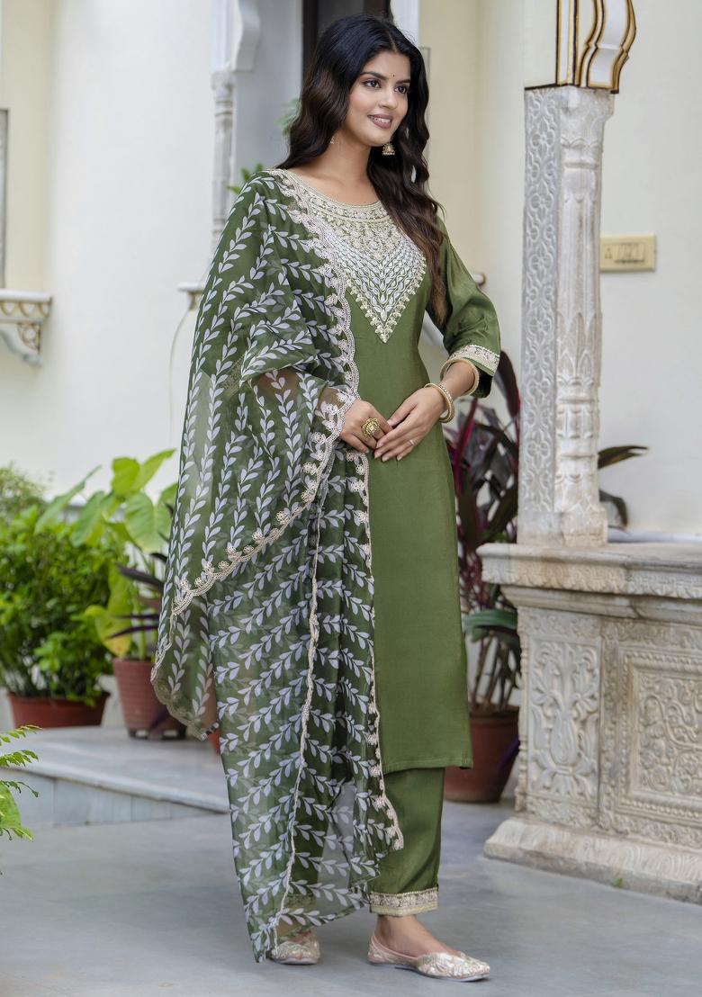 Green Motif Silk Kurta Set - Indya