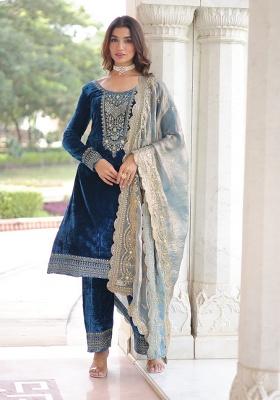 Morpeach Rich Sequins And Zari Embroidered Work Velvet Kurta Set