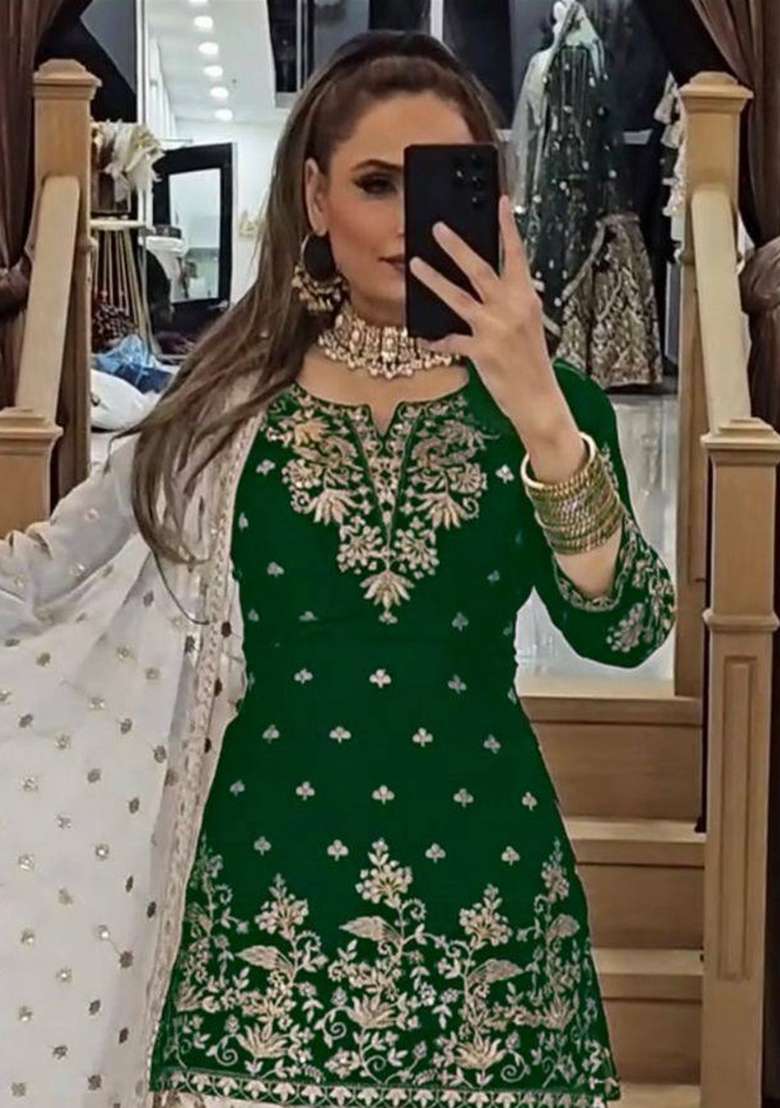 Green Embroidery Georgette Kurta Set - Indya
