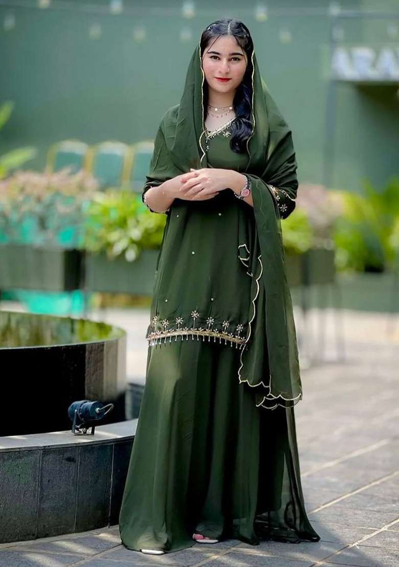 Green Embroidery Georgette Kurta Set - Indya