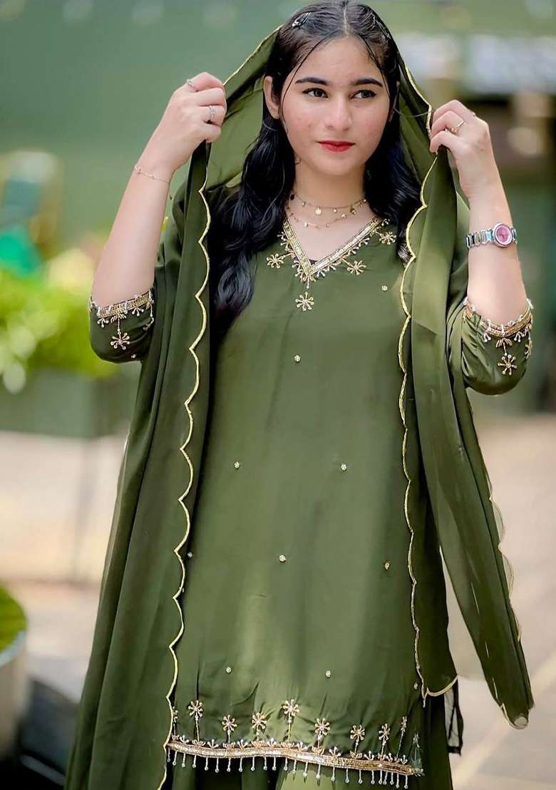 Green Embroidery Georgette Kurta Set - Indya