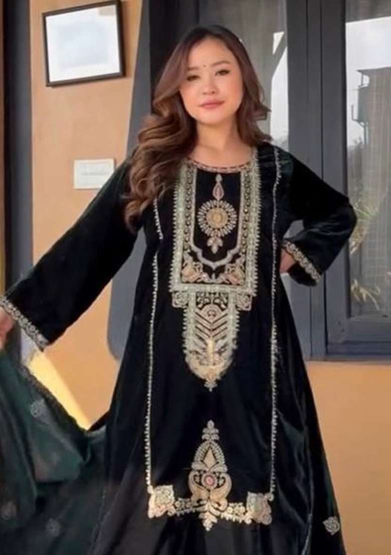 Dark Green Embroidery Viscose Velvet Kurta Set - Indya