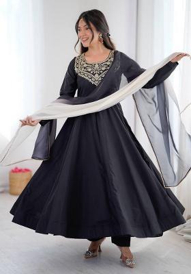 Black Embroidery Crepe Kurta Set