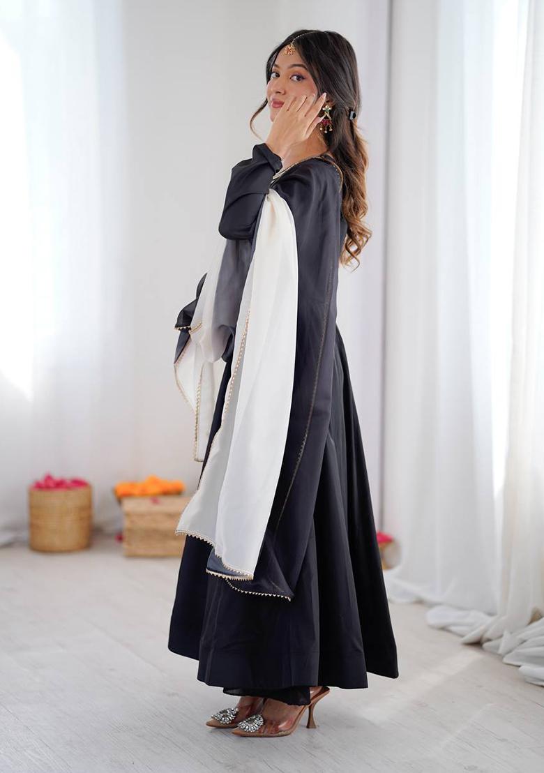 Black Embroidery Crepe Kurta Set - Indya