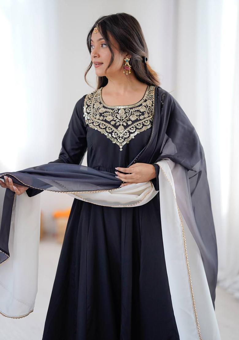 Black Embroidery Crepe Kurta Set - Indya