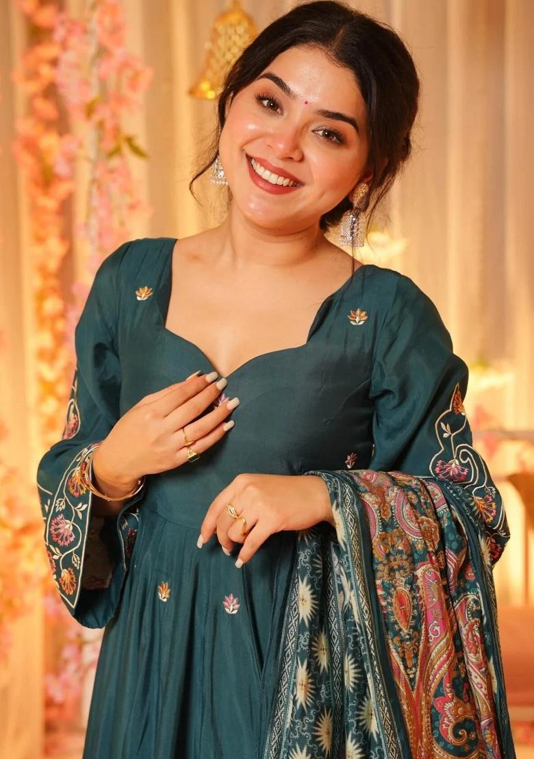 Teal Green Thread Work Chanderi Kurta Set - Indya