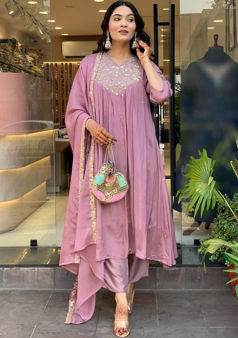 Baby Pink Thread Work Chinon Kurta Set - Indya