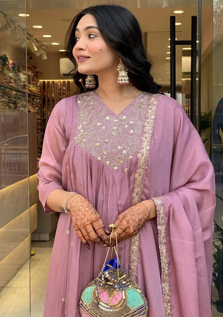 Baby Pink Thread Work Chinon Kurta Set - Indya