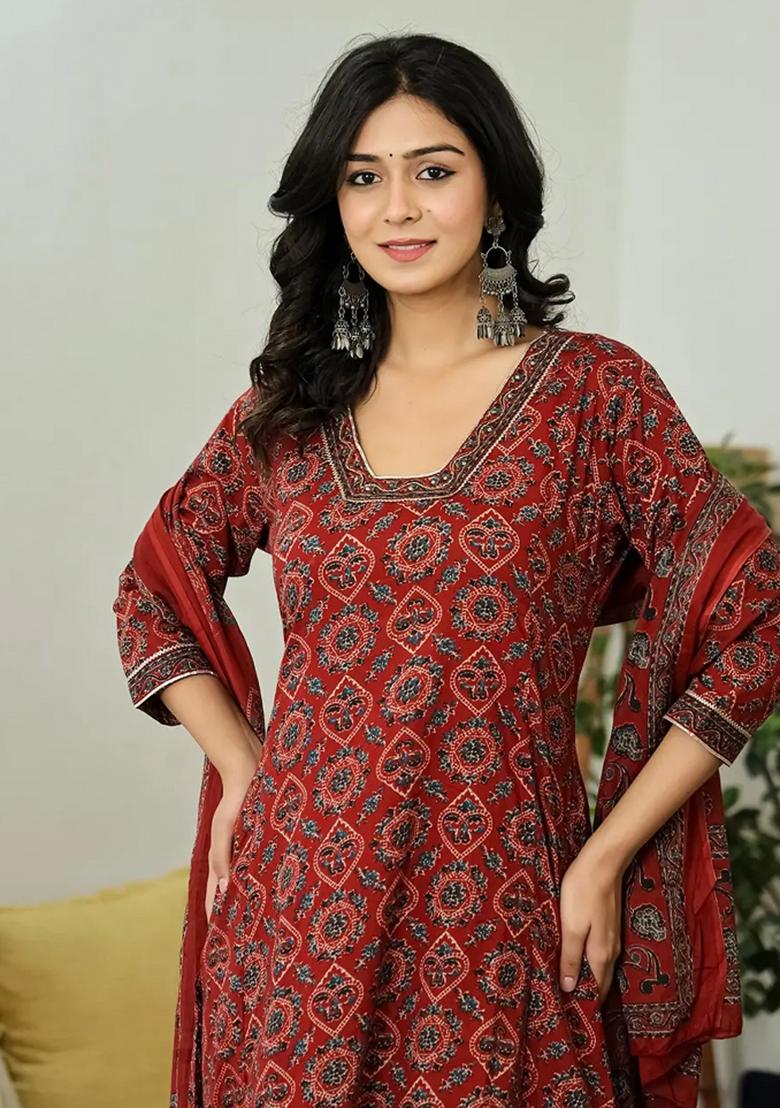 Maroon Motif Cotton Kurta Dupatta Set - Indya