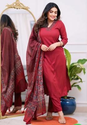 Maroon Solid Blended Straight Kurta Set
