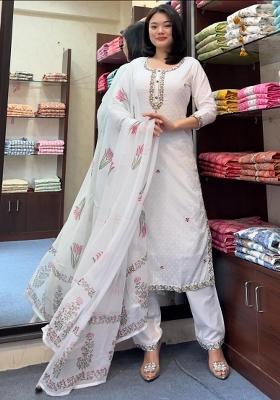 White Embroidered Georgette Butti Kurta Set