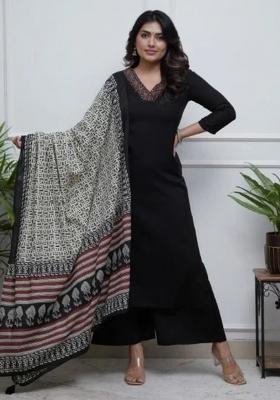 Black Solid Blended Straight Kurta Set