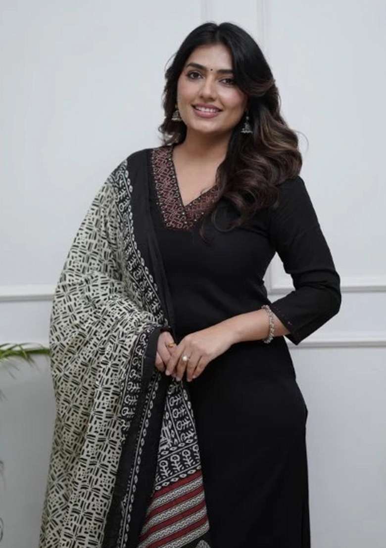 Black Solid Blended Straight Kurta Set - Indya