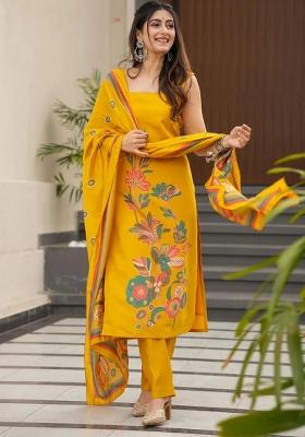 Yellow Abstract Print Silk Blended Kurta Set