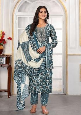 Green Abstract Print Rayon Kurta Set