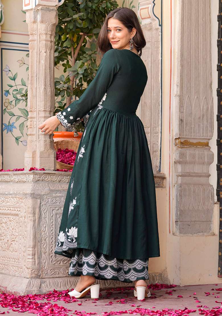 Green Embroidered Rayon Kurta - Indya