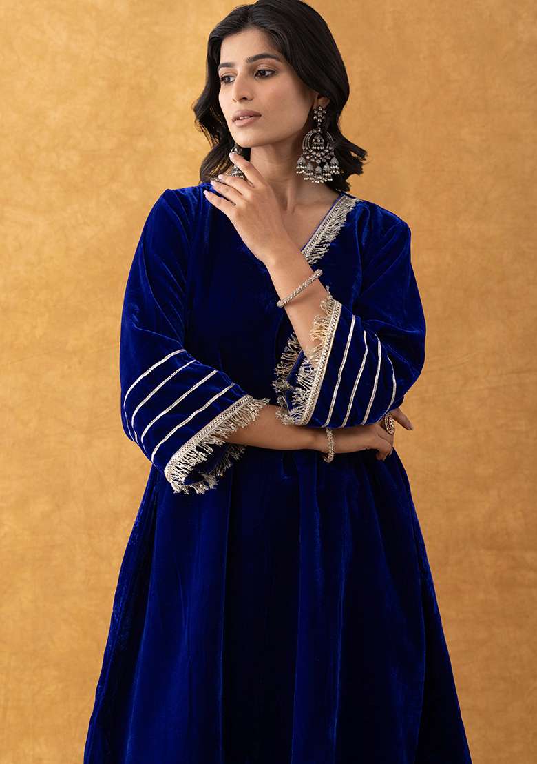 Blue Embroidered Velvet Pakistani Suit Set - Indya