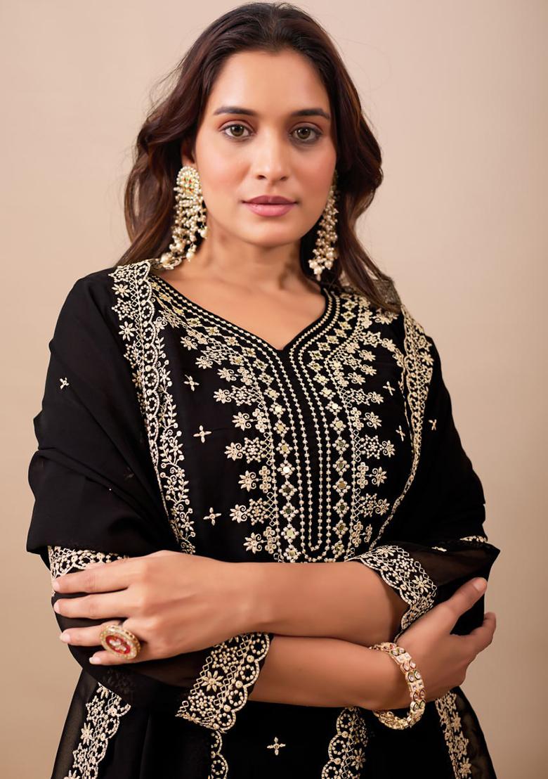 Black Embroidery Velvet Kurta Set - Indya