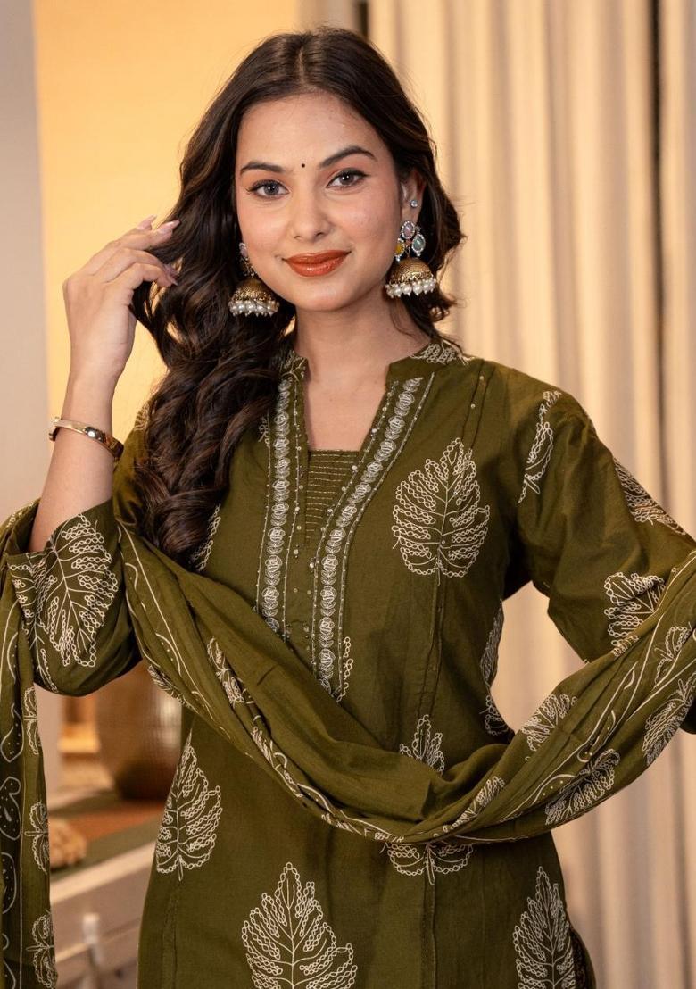Green Embroidery Cotton Kurta Sets - Indya