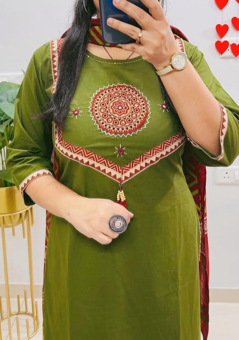 Green Embroidery Cotton Kurta Sets - Indya