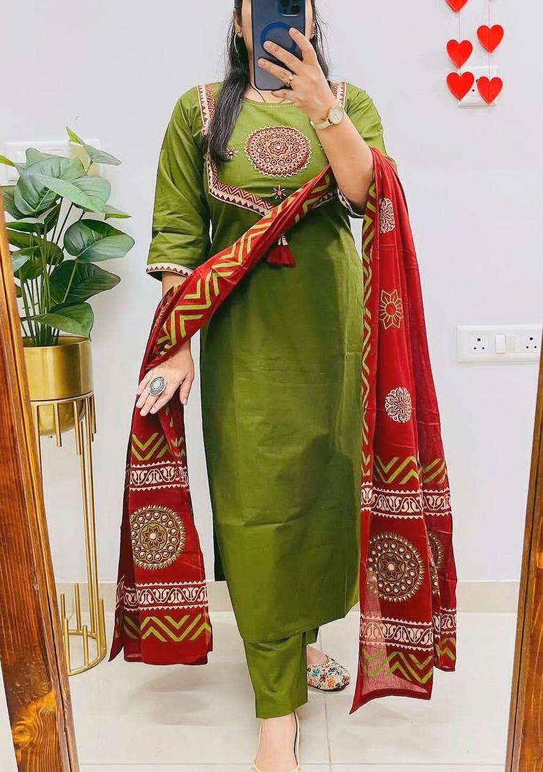 Green Embroidery Cotton Kurta Sets - Indya