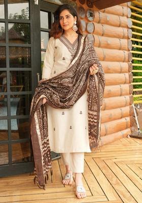 Off White Embroidery Cotton Kurta Sets