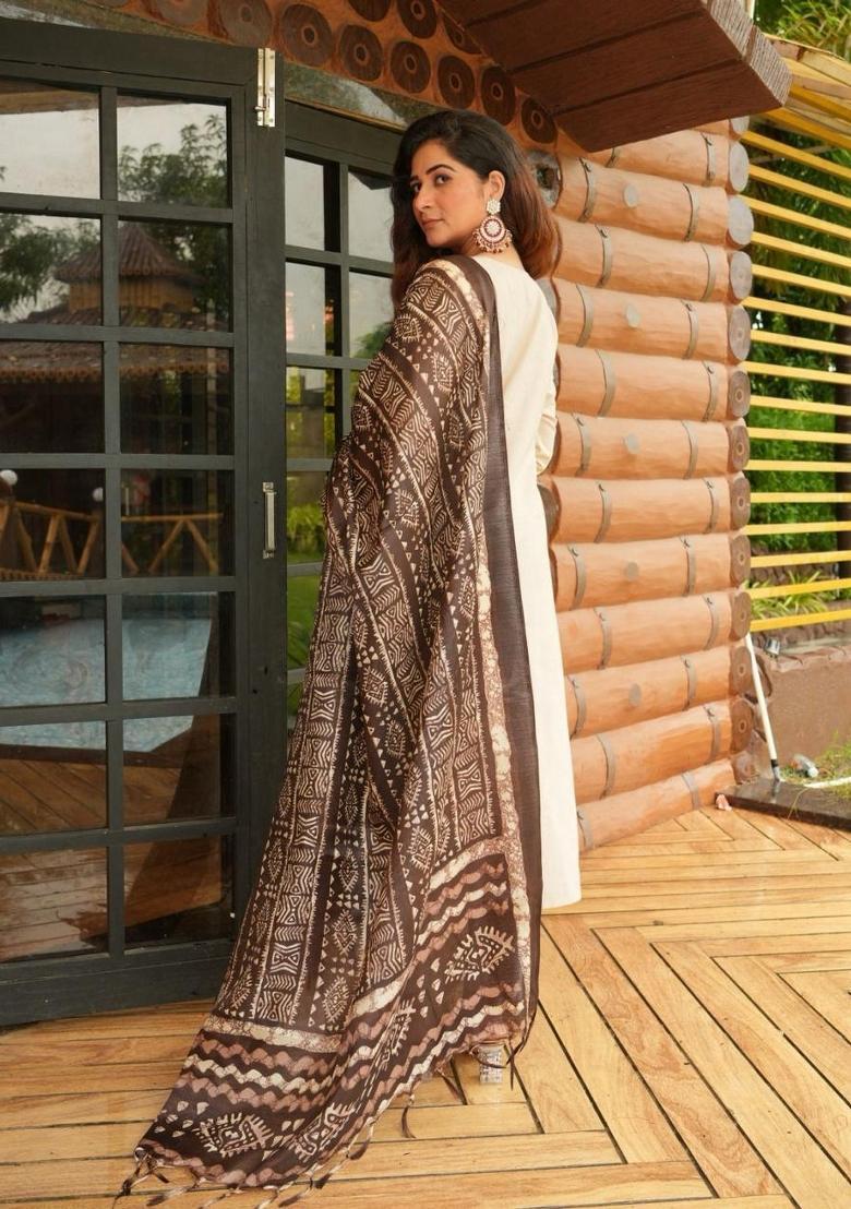 Off White Embroidery Cotton Kurta Sets - Indya