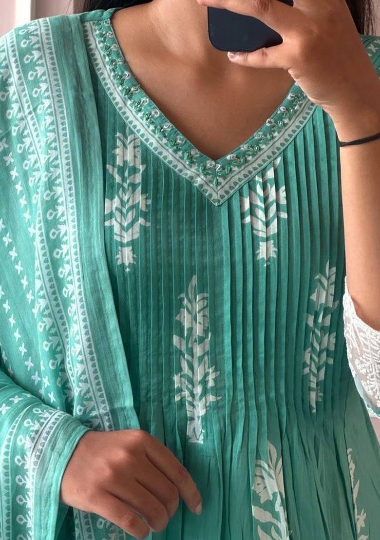 Green Embroidery Cotton Kurta Sets - Indya