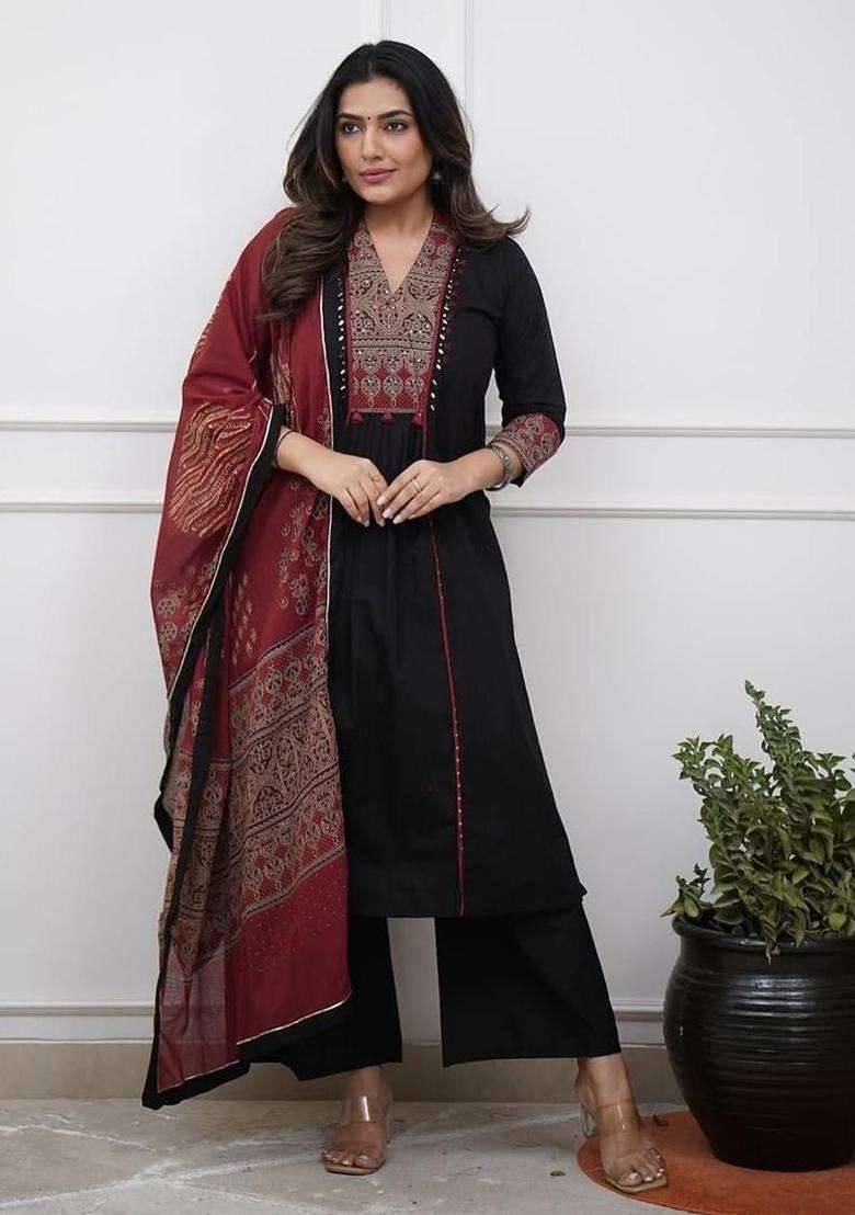 Black Embroidery Cotton Kurta Sets - Indya