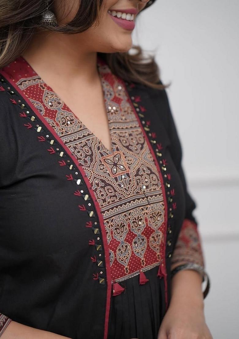 Black Embroidery Cotton Kurta Sets - Indya
