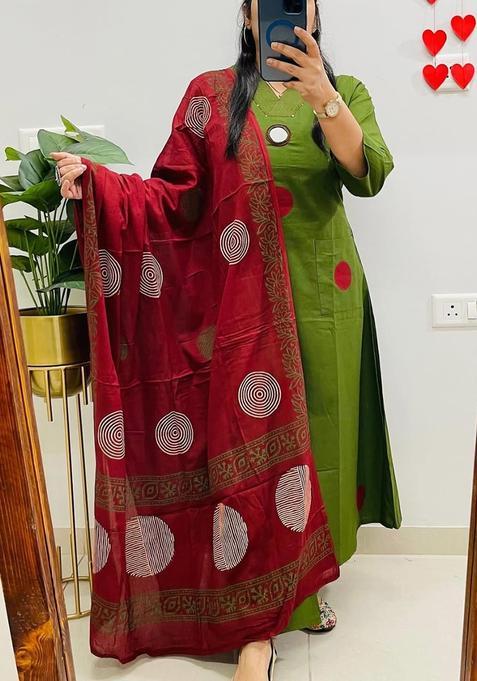 Green Embroidery Cotton Kurta Sets